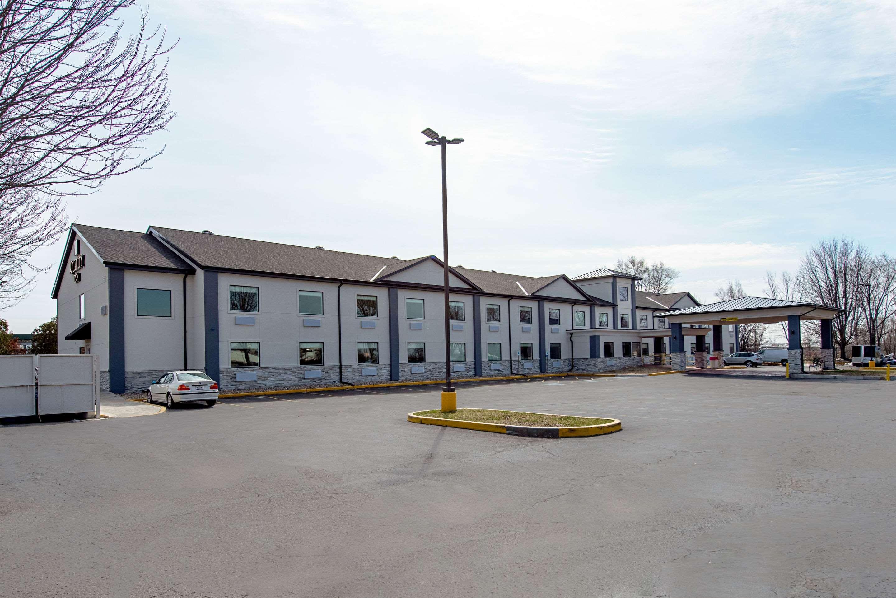 Quality Inn Mishawaka Near Notre Dame Exterior photo