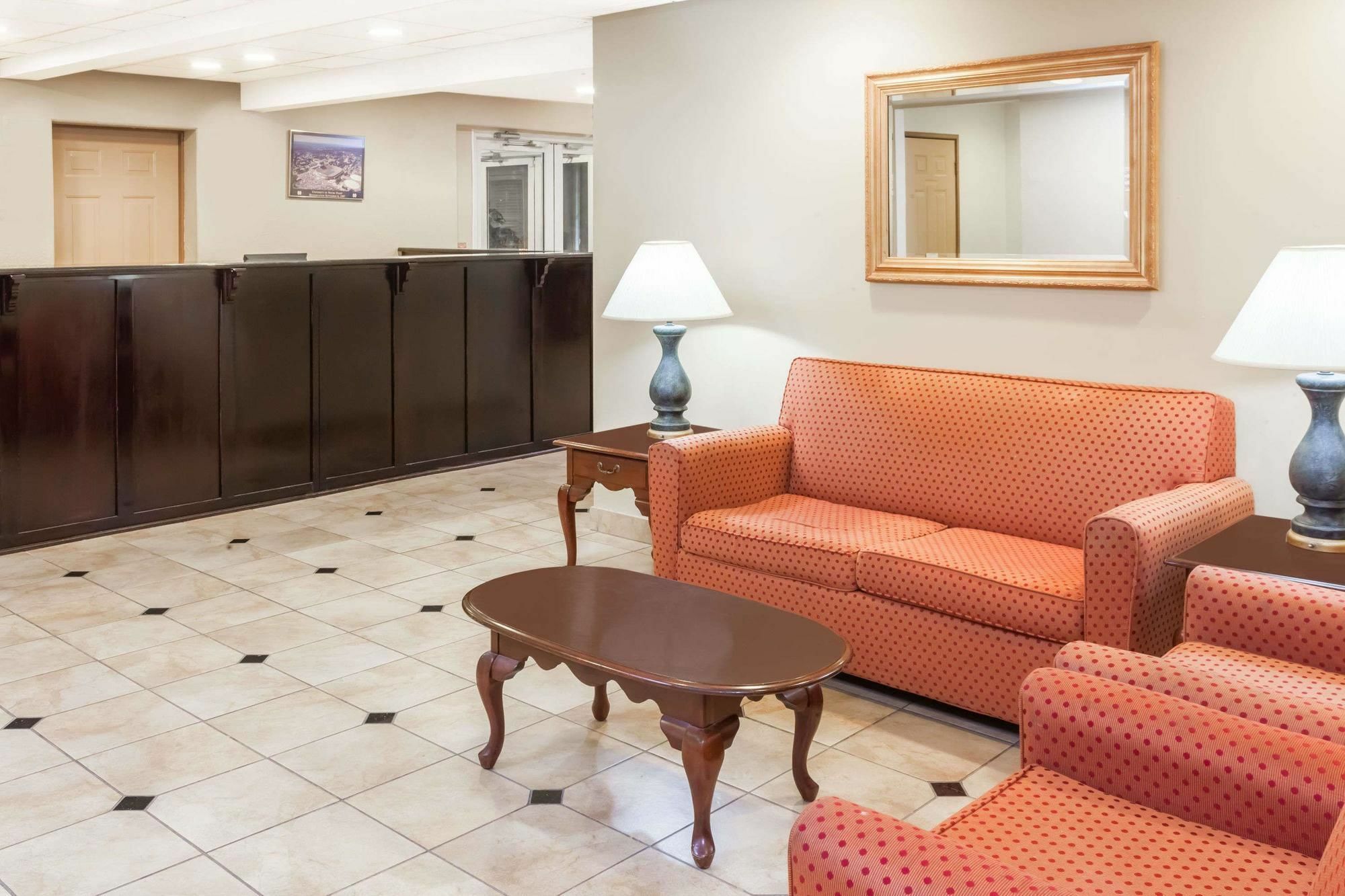 Quality Inn Mishawaka Near Notre Dame Exterior photo