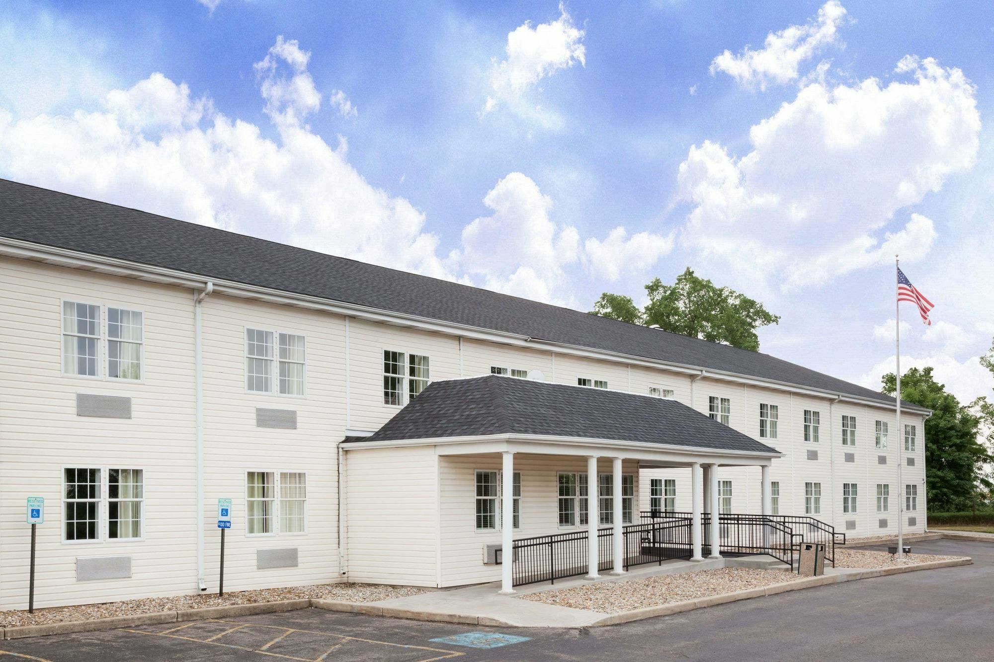 Quality Inn Mishawaka Near Notre Dame Exterior photo